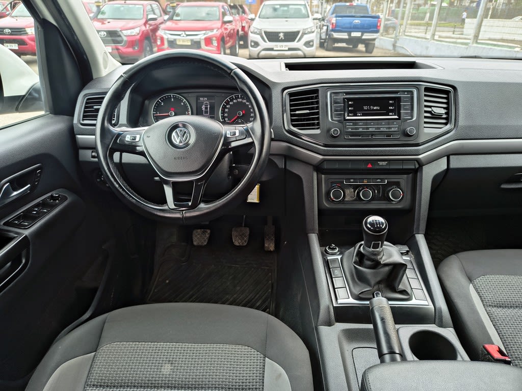 Volkswagen Amarok 2.0 Diesel 4x2 T/m Trendline año 2023