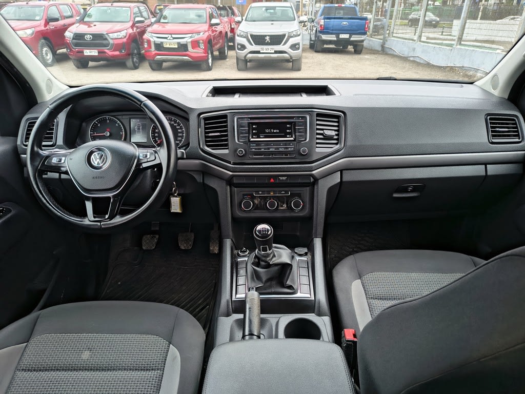 Volkswagen Amarok 2.0 Diesel 4x2 T/m Trendline año 2023