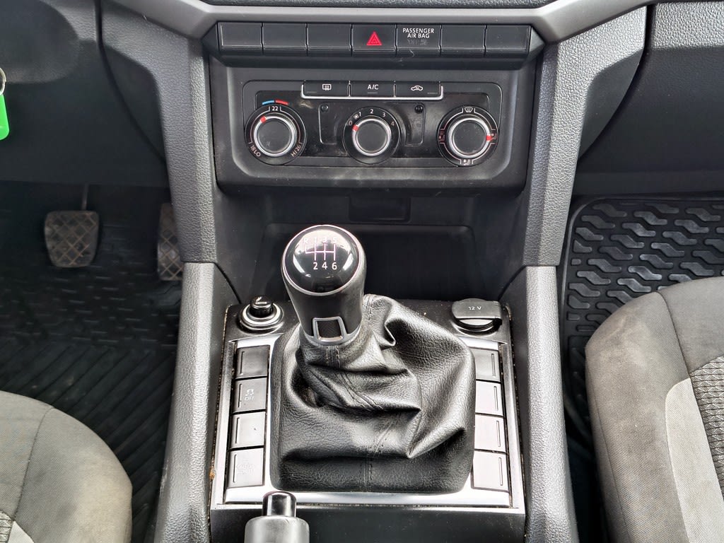 Volkswagen Amarok 2.0 Diesel 4x2 T/m Trendline año 2023