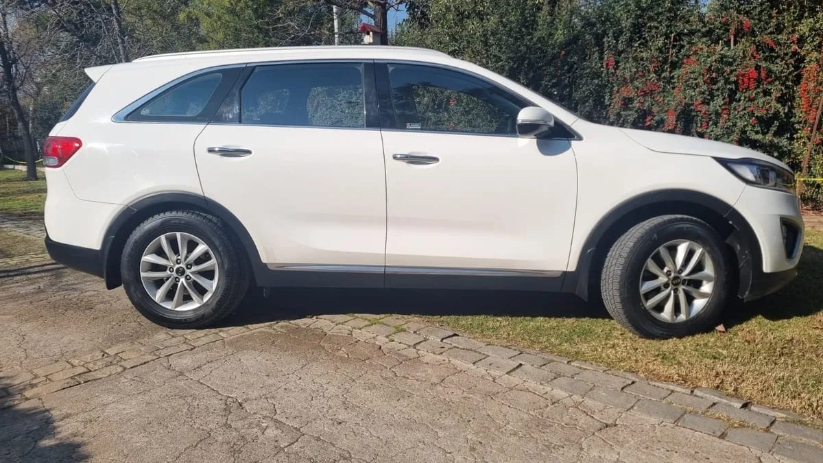 KIA MOTORS SORENTO 2.4 Ex Mt año 2016