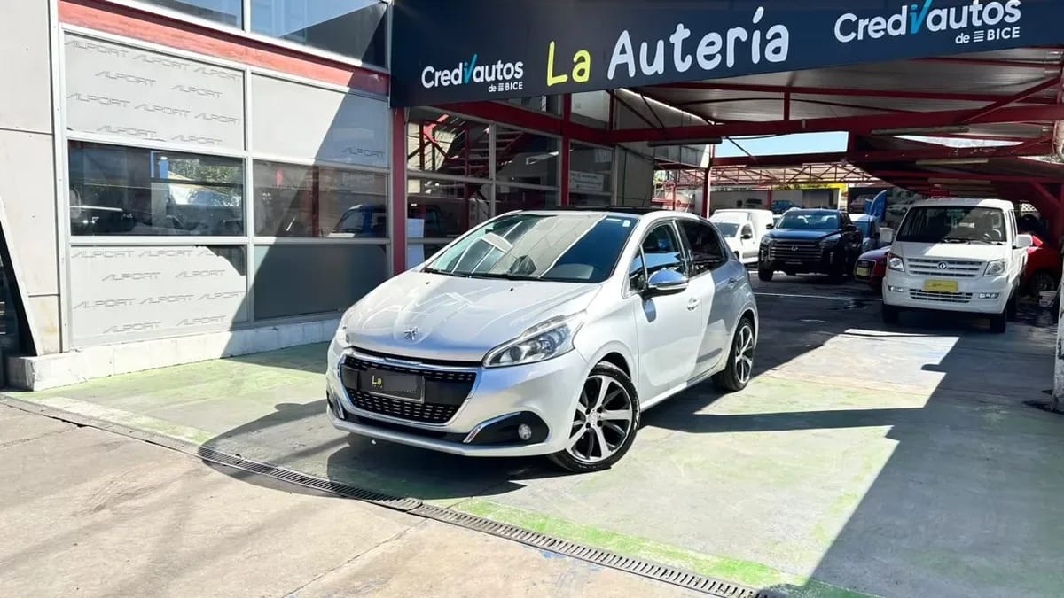 Peugeot 208 Allure Pack 1.6 Bluehdi 100hp Mt año 2019