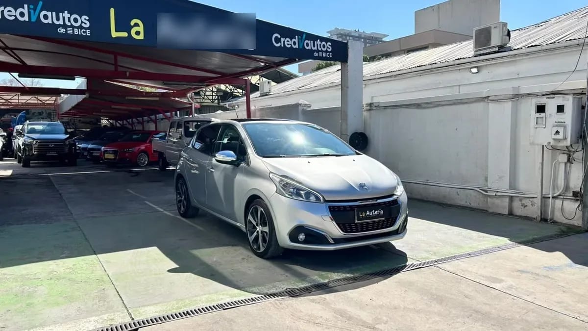Peugeot 208 Allure Pack 1.6 Bluehdi 100hp Mt año 2019