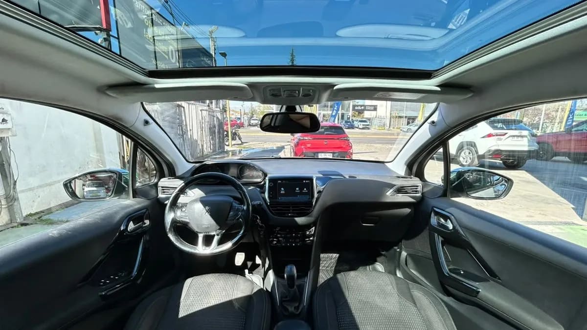 Peugeot 208 Allure Pack 1.6 Bluehdi 100hp Mt año 2019
