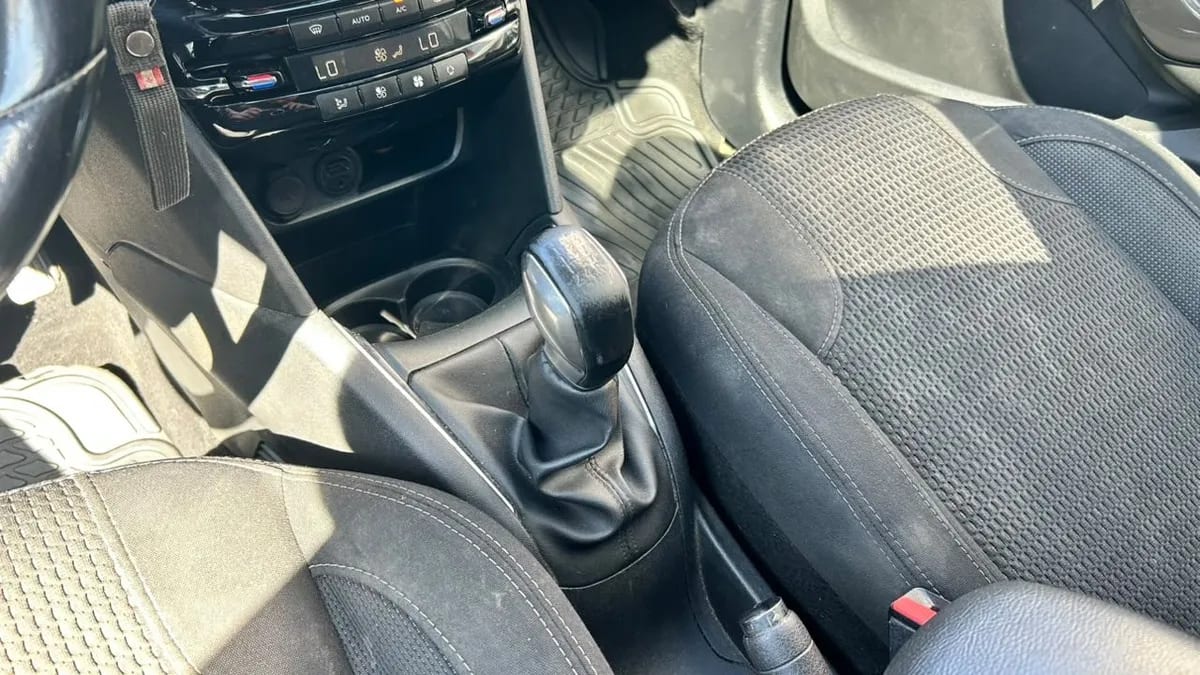 Peugeot 208 Allure Pack 1.6 Bluehdi 100hp Mt año 2019
