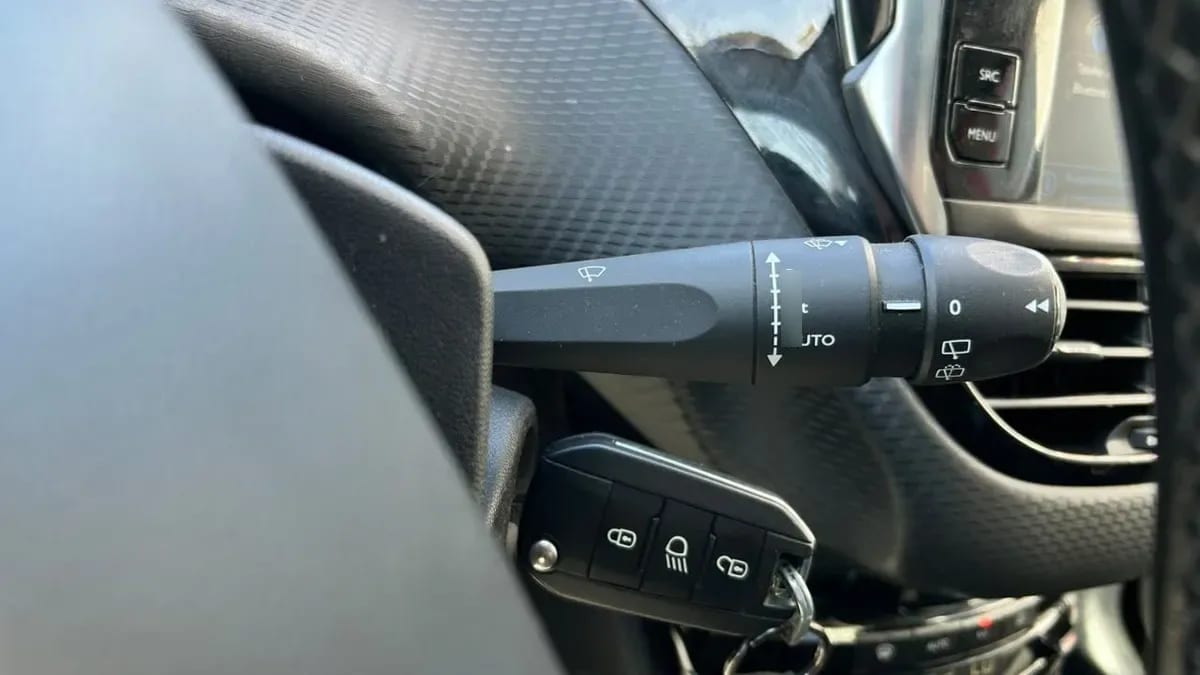 Peugeot 208 Allure Pack 1.6 Bluehdi 100hp Mt año 2019