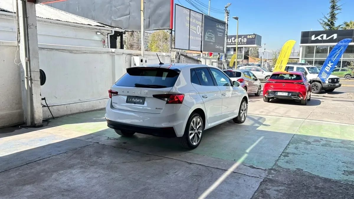 Skoda Fabia 1.0 Tsi Style 4x2 Hb Mt 5p año 2022