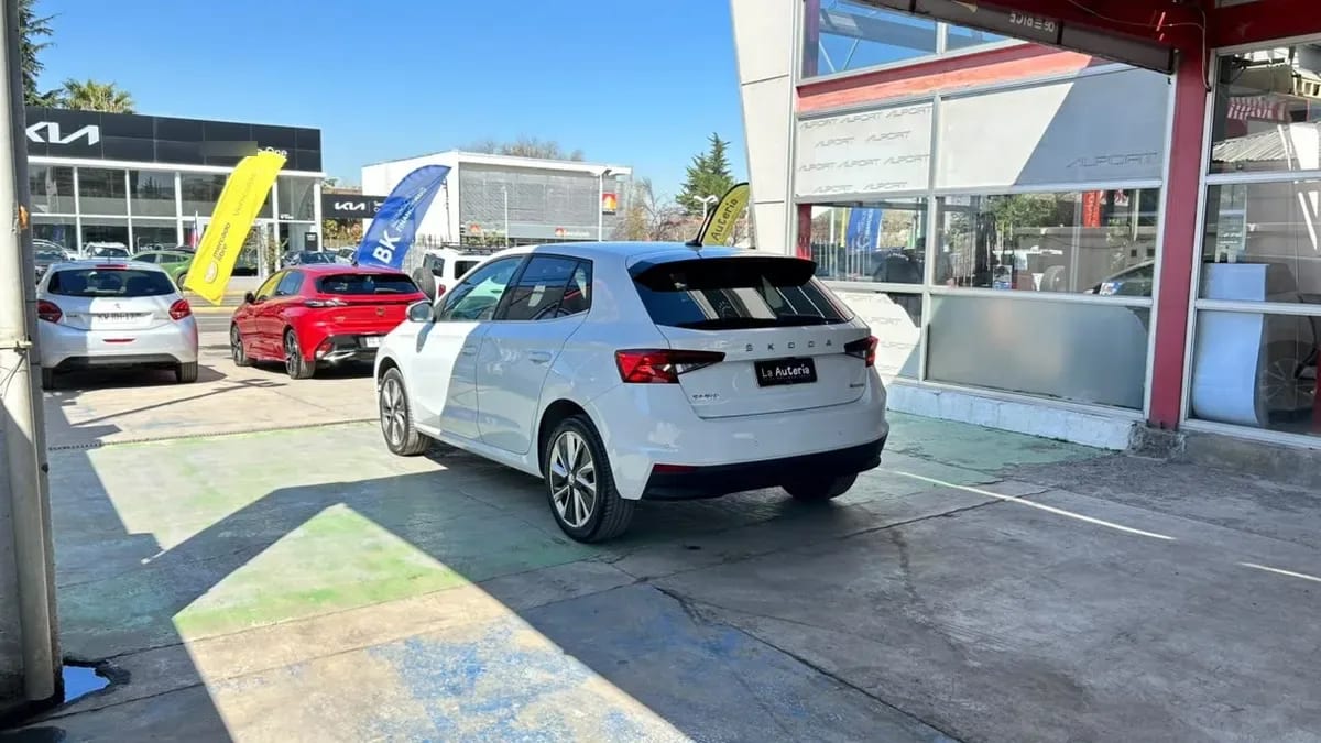 Skoda Fabia 1.0 Tsi Style 4x2 Hb Mt 5p año 2022