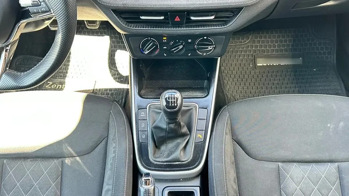 Skoda Fabia 1.0 Tsi Style 4x2 Hb Mt 5p año 2022