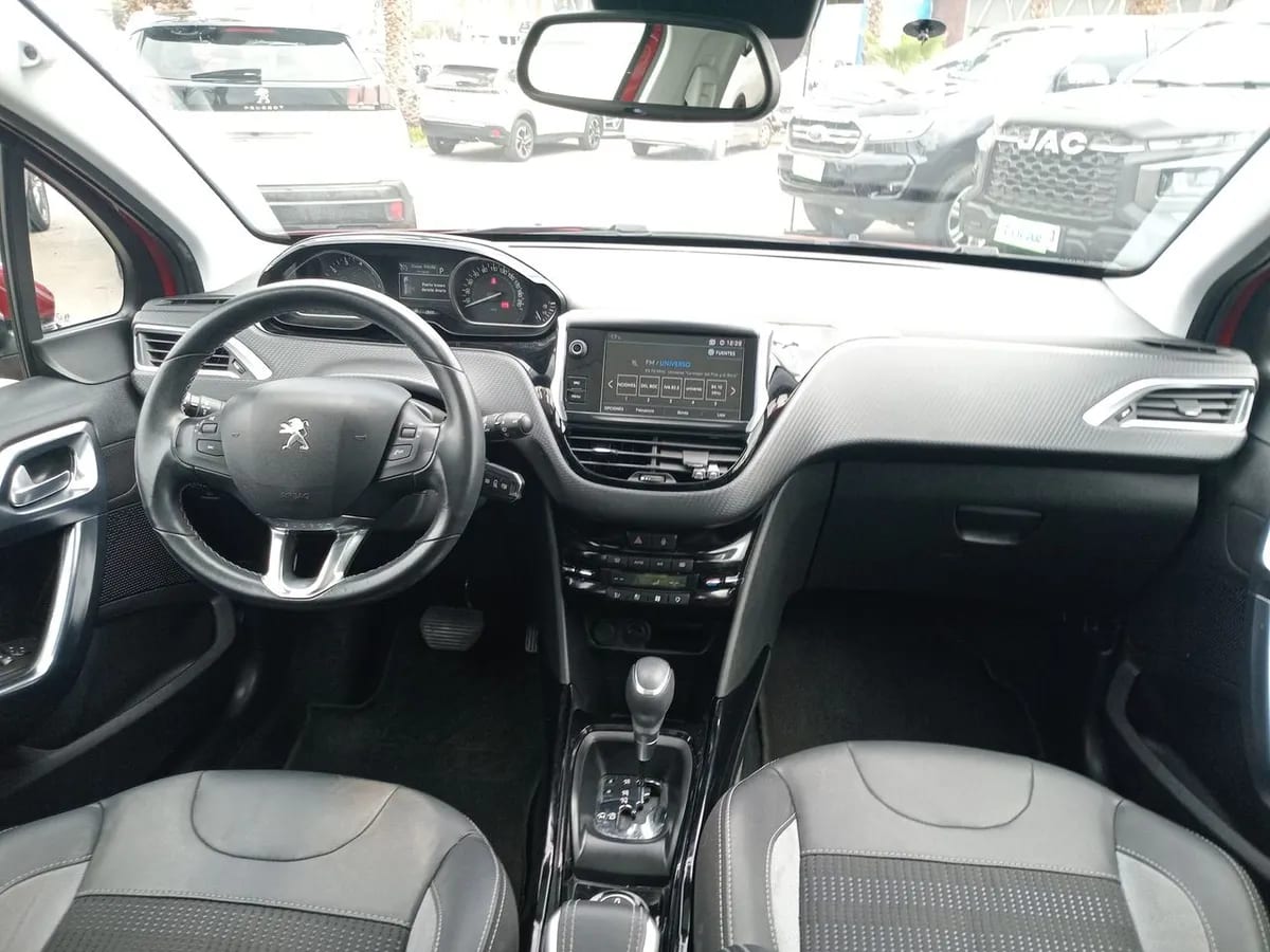 Peugeot 2008 1.2 Allure Pack Puretech 4x2 110hp Eat6 5p año 2018