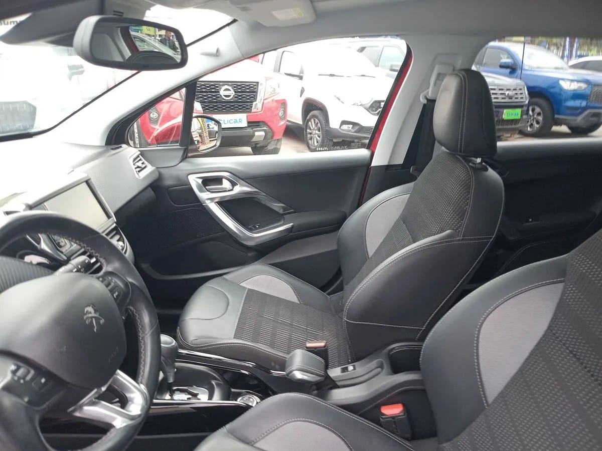 Peugeot 2008 1.2 Allure Pack Puretech 4x2 110hp Eat6 5p año 2018