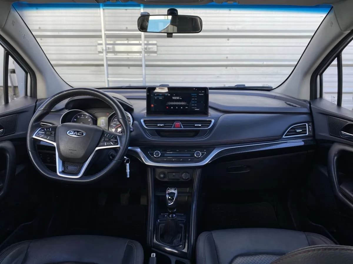 JAC Js3 1.6 Advance 4x2 Mt 5p año 2022