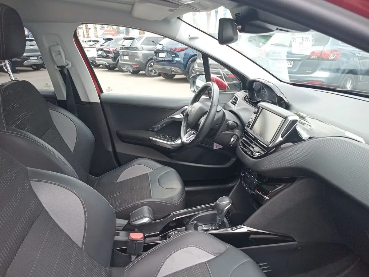 Peugeot 2008 1.2 Allure Pack Puretech 4x2 110hp Eat6 5p año 2018