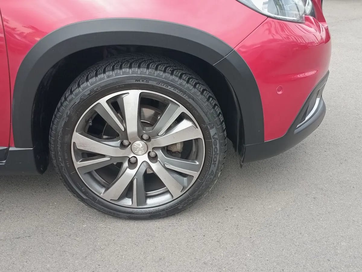 Peugeot 2008 1.2 Allure Pack Puretech 4x2 110hp Eat6 5p año 2018