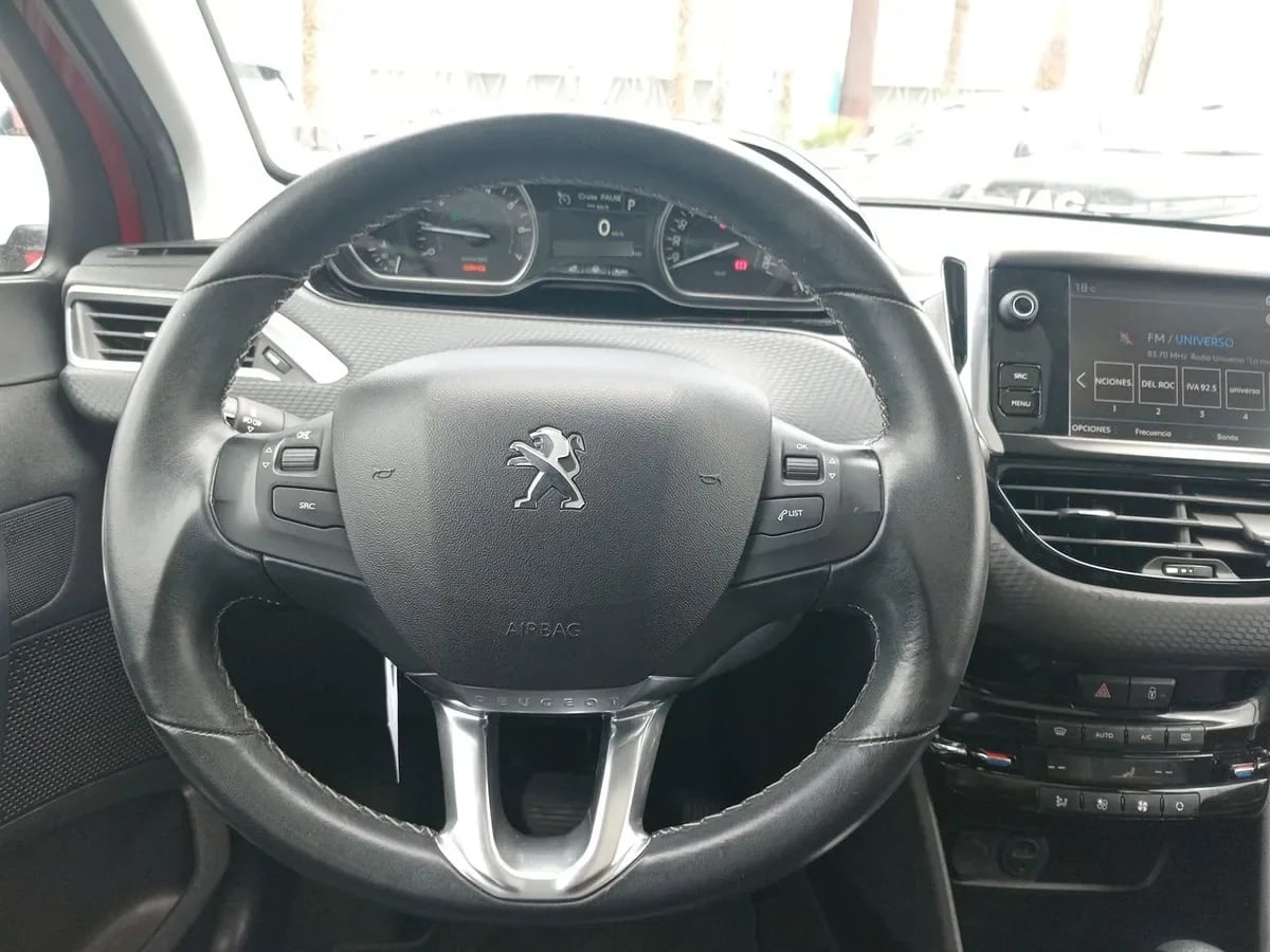 Peugeot 2008 1.2 Allure Pack Puretech 4x2 110hp Eat6 5p año 2018