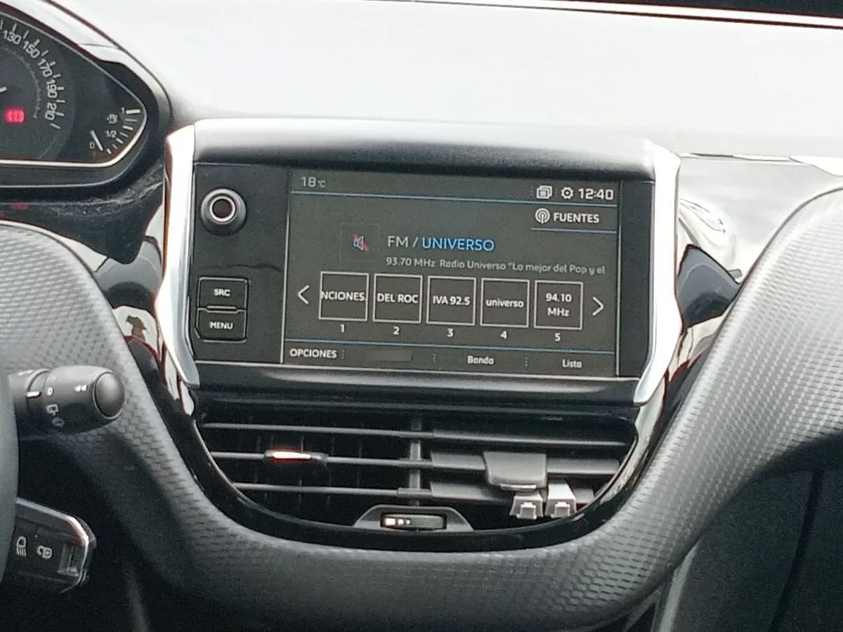 Peugeot 2008 1.2 Allure Pack Puretech 4x2 110hp Eat6 5p año 2018