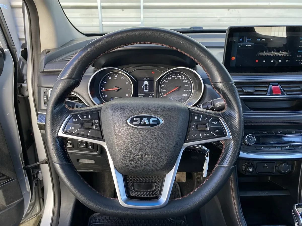 JAC Js3 1.6 Advance 4x2 Mt 5p año 2022