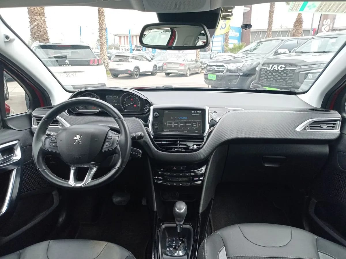 Peugeot 2008 1.2 Allure Pack Puretech 4x2 110hp Eat6 5p año 2018