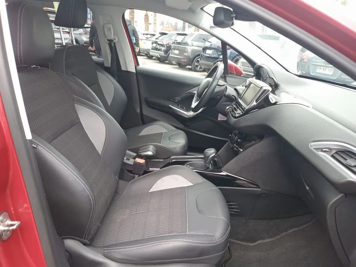 Peugeot 2008 1.2 Allure Pack Puretech 4x2 110hp Eat6 5p año 2018
