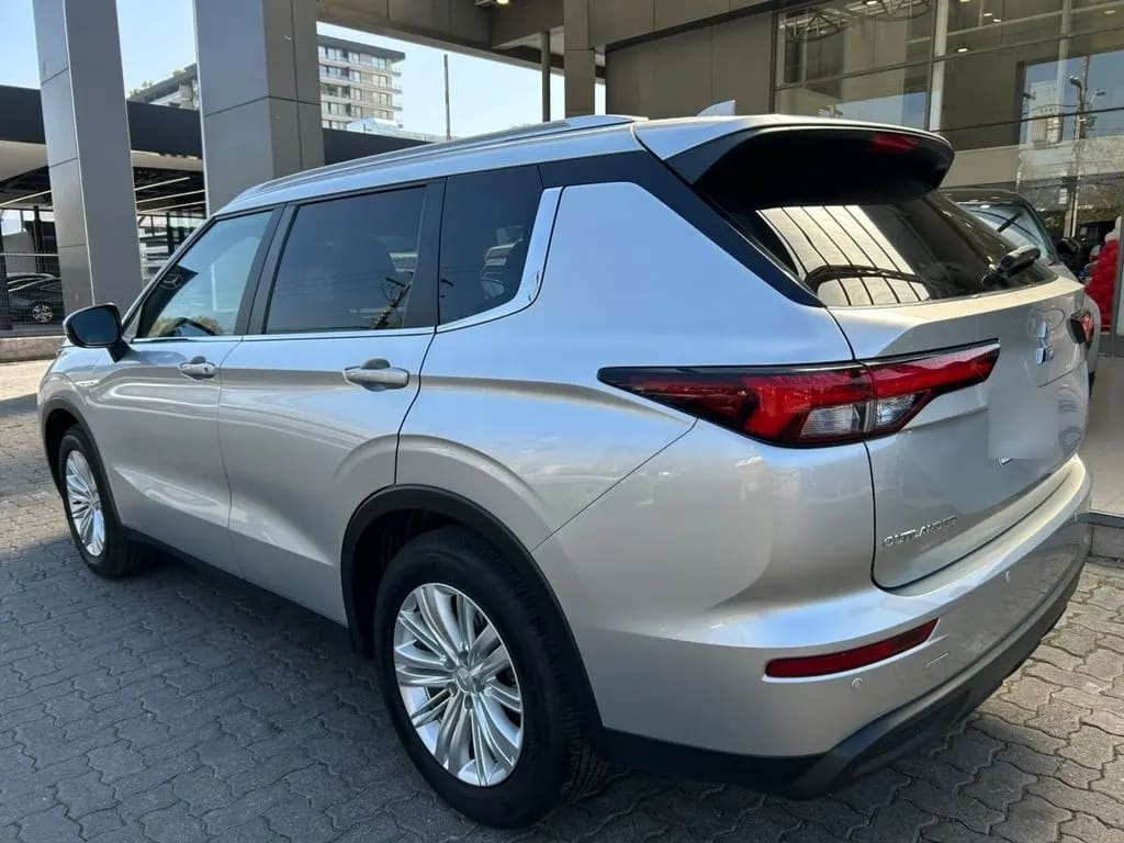 Mitsubishi Outlander Gl 2.5 Aut año 2024