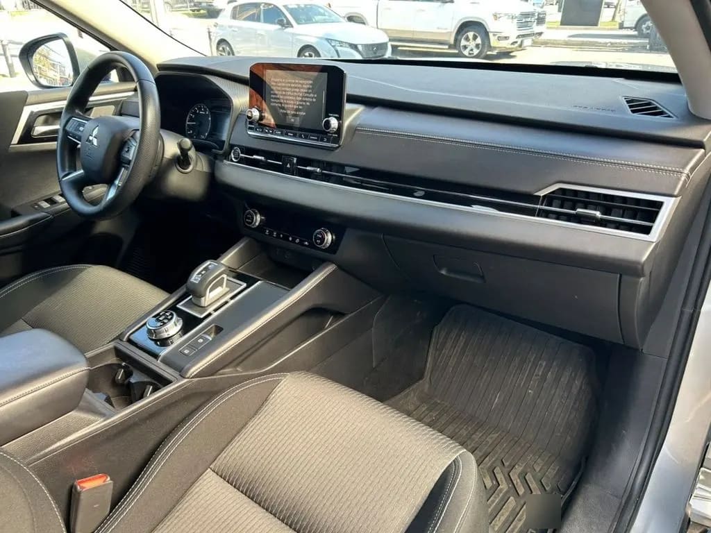 Mitsubishi Outlander Gl 2.5 Aut año 2024