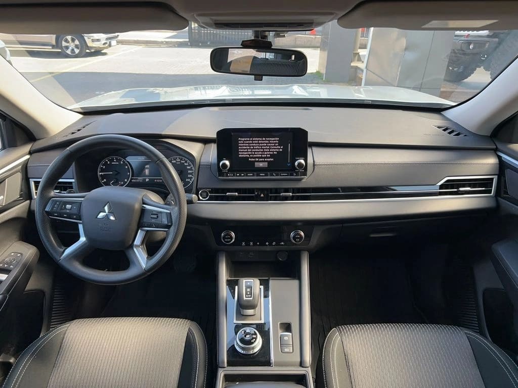 Mitsubishi Outlander Gl 2.5 Aut año 2024