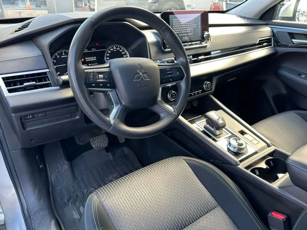Mitsubishi Outlander Gl 2.5 Aut año 2024
