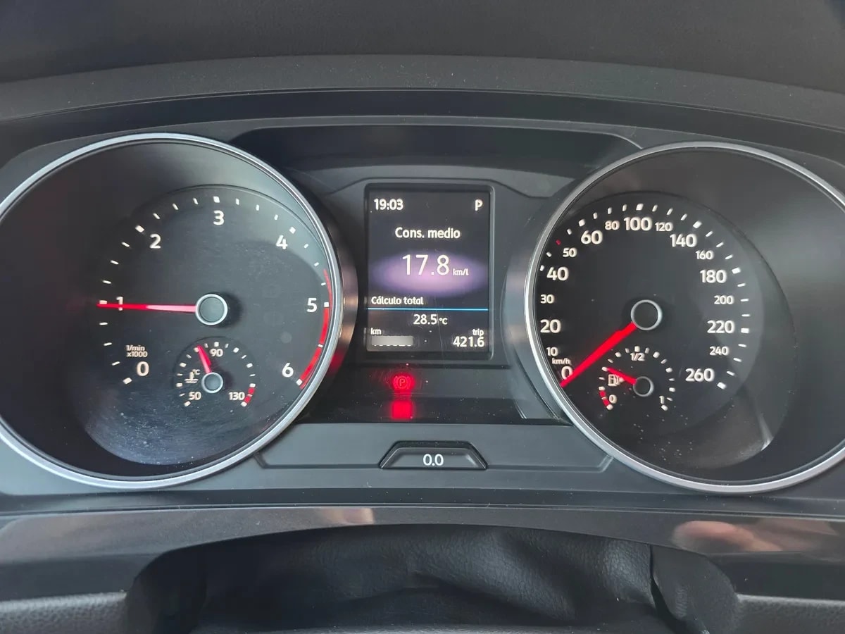 VOLKSWAGEN TIGUAN 2.0 Tdi Comfortline 4m 5p At 4x4 Diesel año 2019