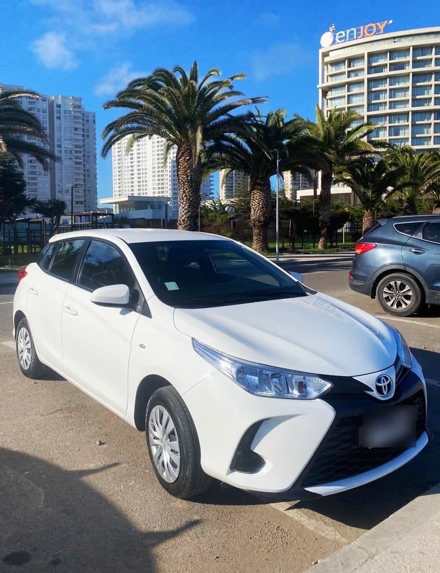 TOYOTA YARIS 1.5 E Sedan At año 2023