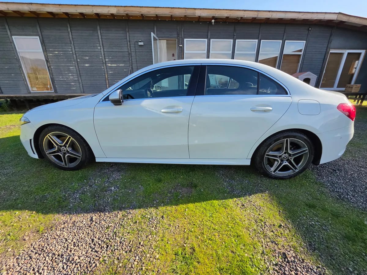MERCEDES BENZ A200 1.3 Sedan Amg At año 2021