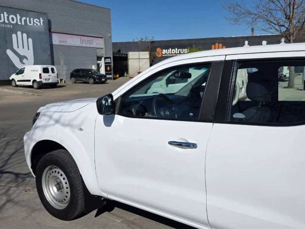 Nissan Navara Navara Dc 4x2 2.3tdi Se año 2023