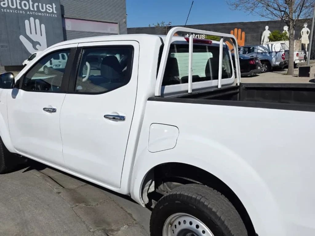Nissan Navara Navara Dc 4x2 2.3tdi Se año 2023