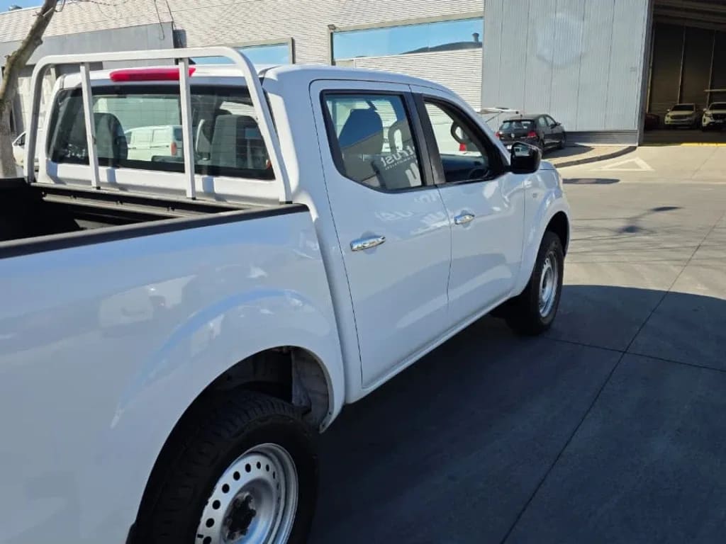 Nissan Navara Navara Dc 4x2 2.3tdi Se año 2023