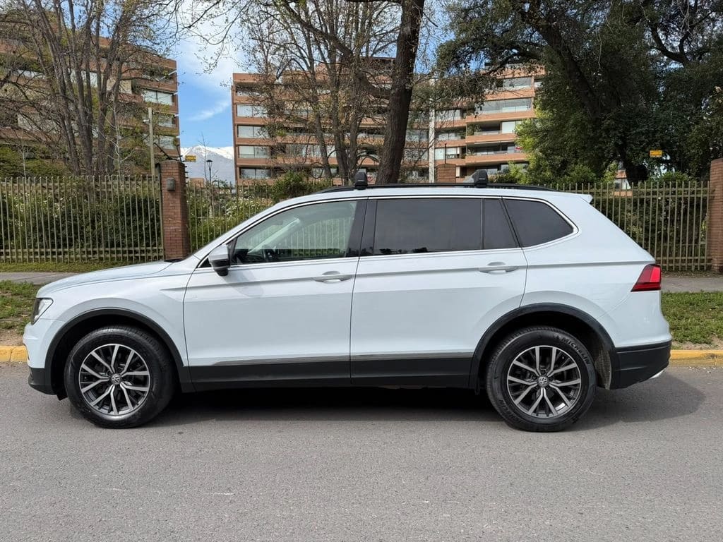 Volkswagen Tiguan 2.0 Tdi Comfortline Diesel 4motion 7a año 2019