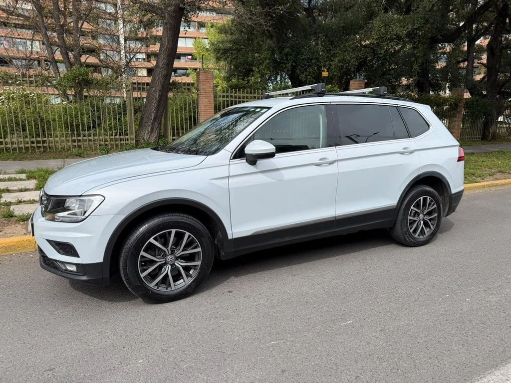 Volkswagen Tiguan 2.0 Tdi Comfortline Diesel 4motion 7a año 2019