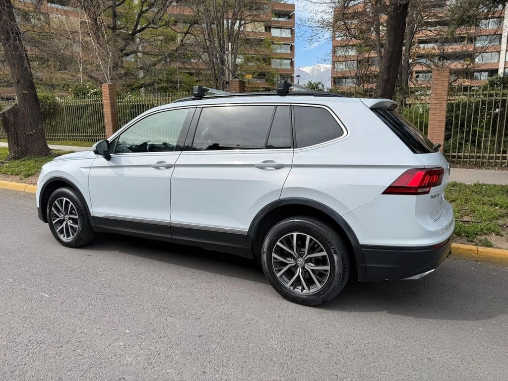 Volkswagen Tiguan 2.0 Tdi Comfortline Diesel 4motion 7a año 2019