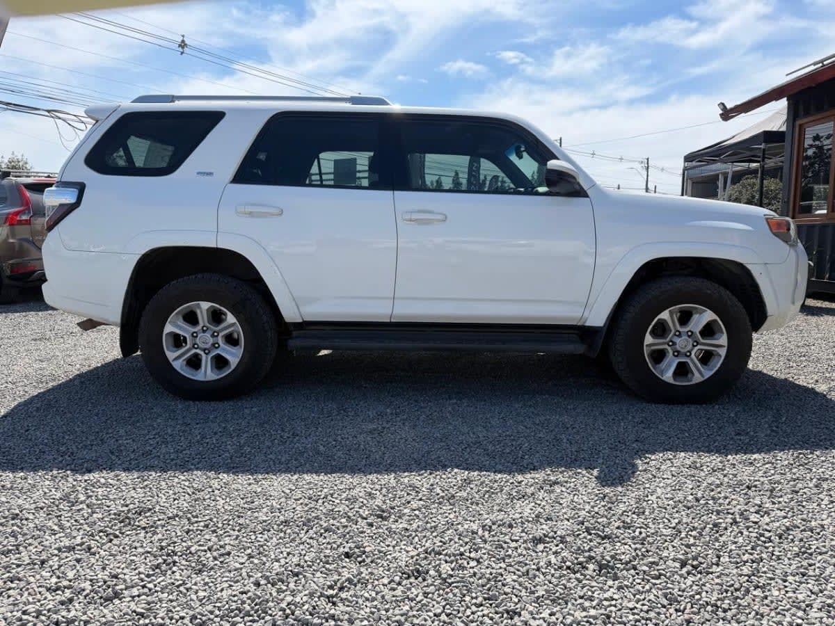 Toyota 4 Runner Sr5 4x4 At año 2014