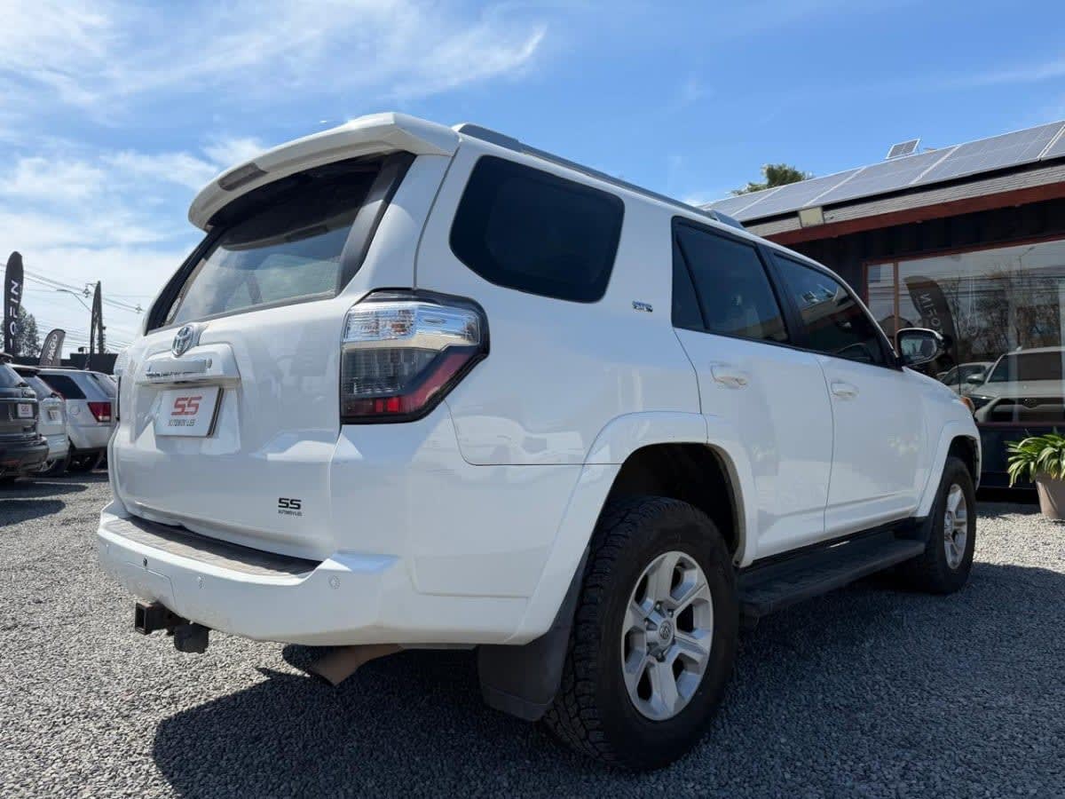 Toyota 4 Runner Sr5 4x4 At año 2014