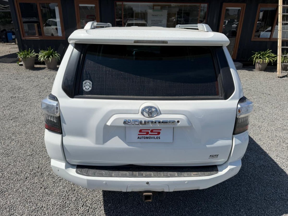 Toyota 4 Runner Sr5 4x4 At año 2014