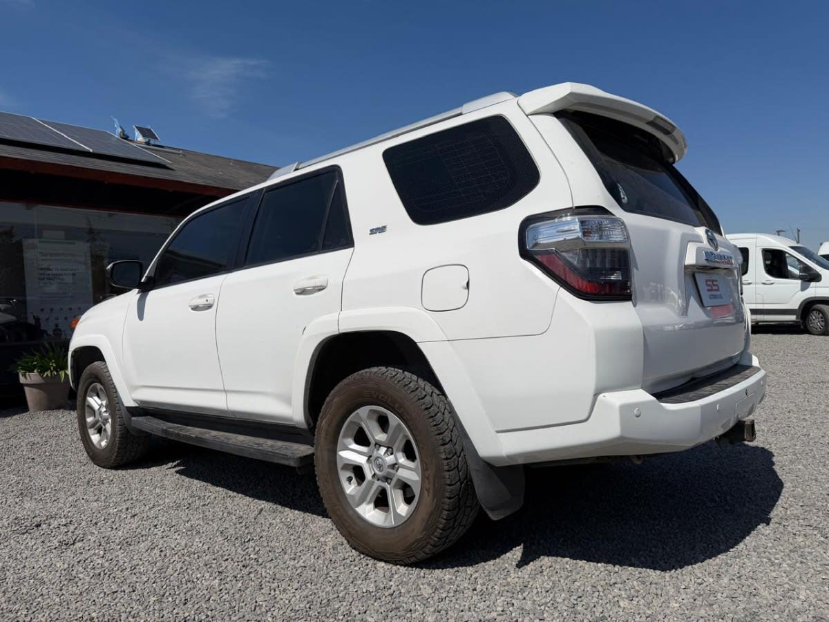 Toyota 4 Runner Sr5 4x4 At año 2014
