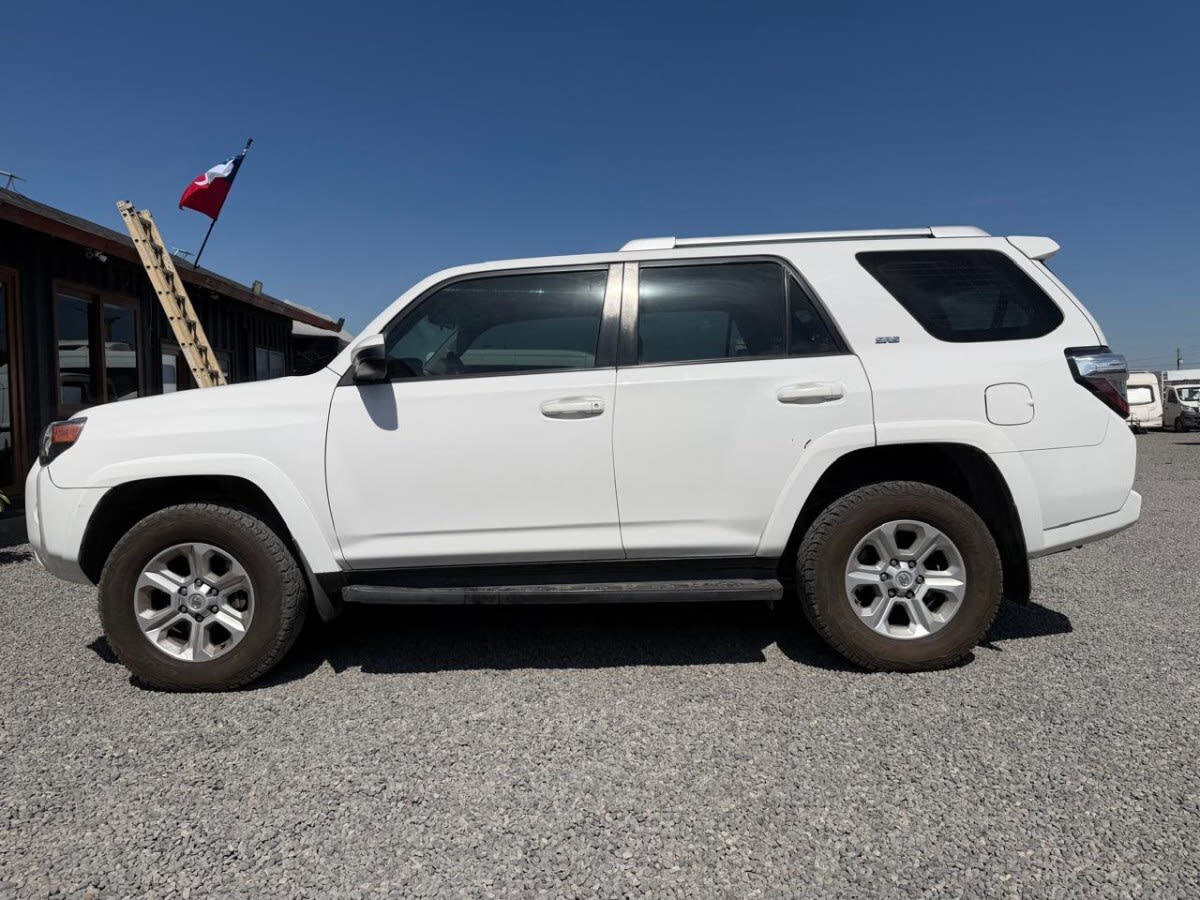 Toyota 4 Runner Sr5 4x4 At año 2014