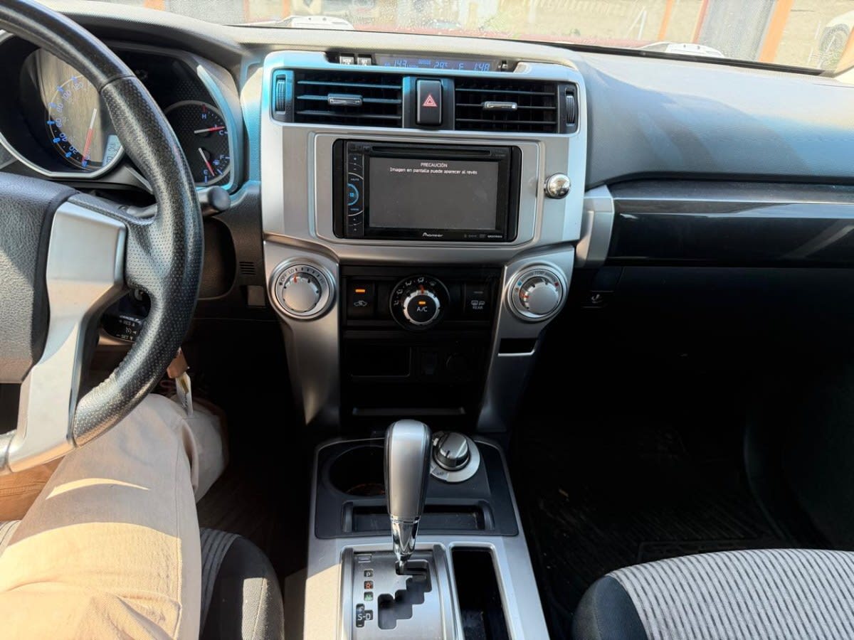 Toyota 4 Runner Sr5 4x4 At año 2014