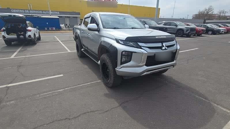 Mitsubishi L200 2.4 Katana Crt Diesel Special Pack Dob. Cab. 4x4 Mt 4p año 2022
