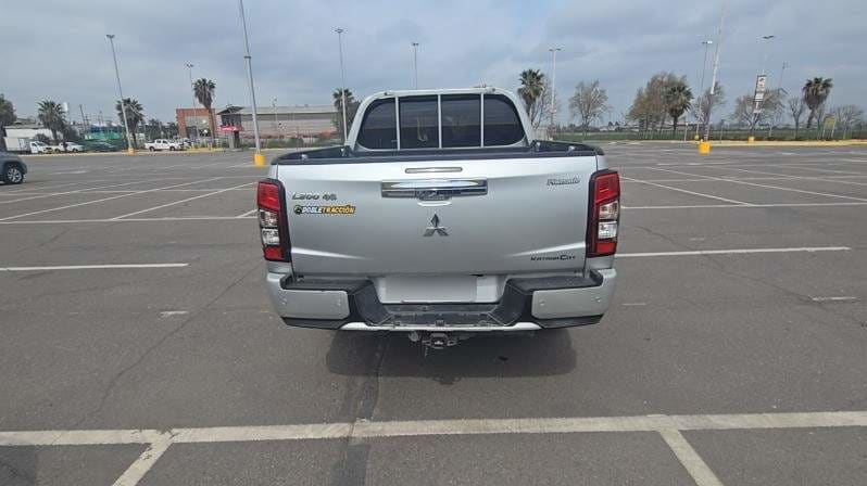 Mitsubishi L200 2.4 Katana Crt Diesel Special Pack Dob. Cab. 4x4 Mt 4p año 2022
