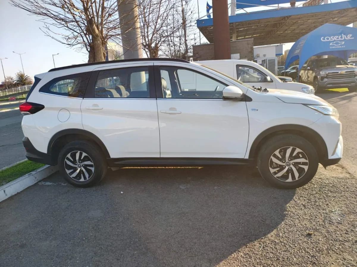 Toyota Rush 1.5 Xli 4x2 At 5p año 2023