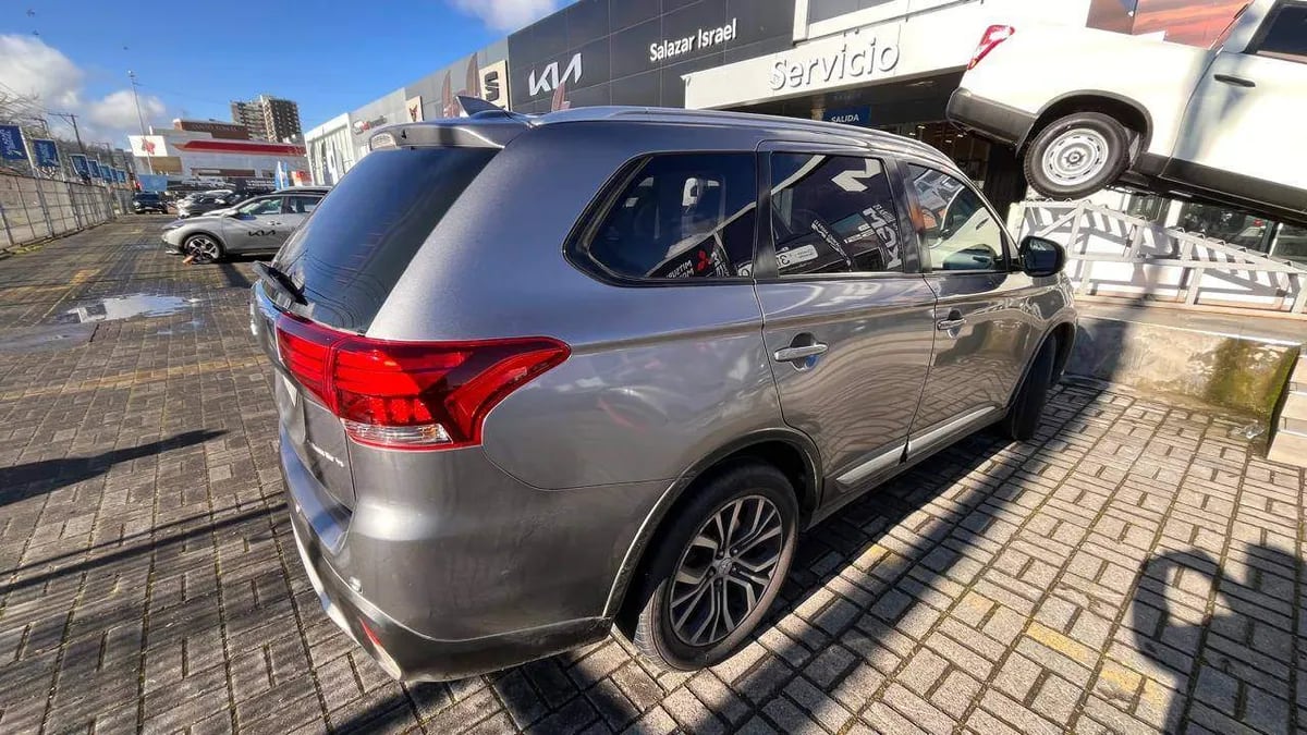 Mitsubishi Outlander 2.4 Glx 4x4 At 5p año 2018