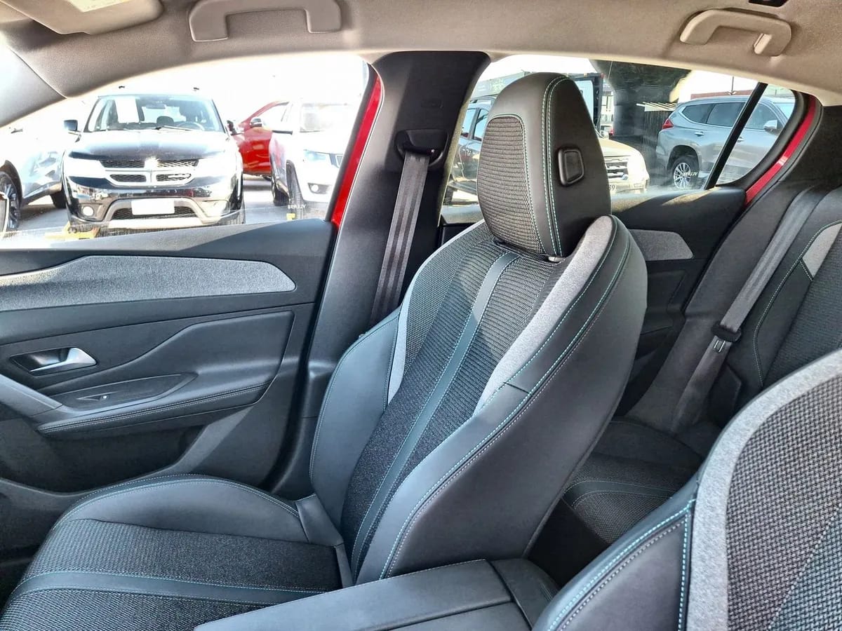 Peugeot 308 1.2 Allure Pack Puretech 130 4x2 Eat8 5p año 2026