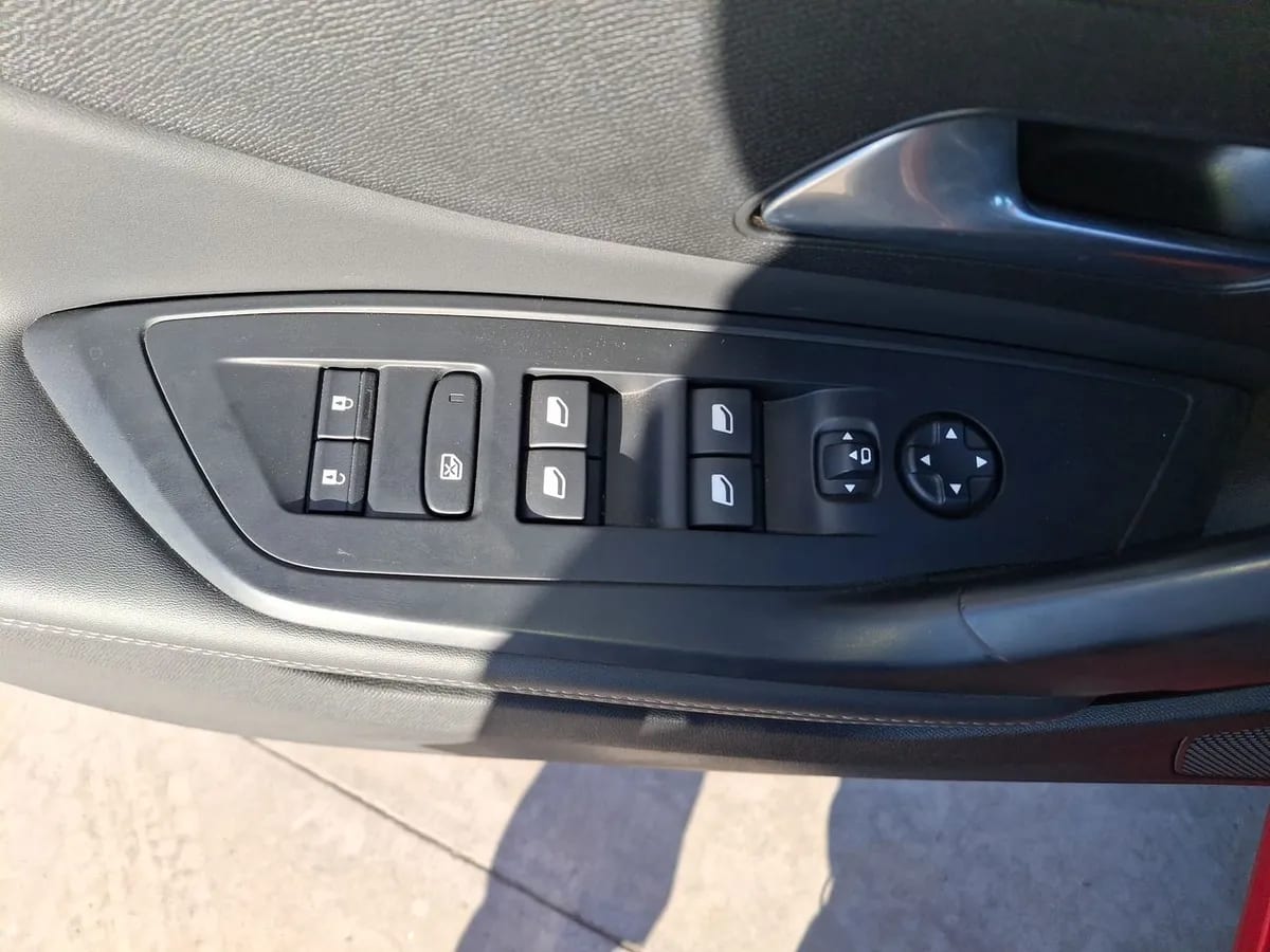Peugeot 308 1.2 Allure Pack Puretech 130 4x2 Eat8 5p año 2026