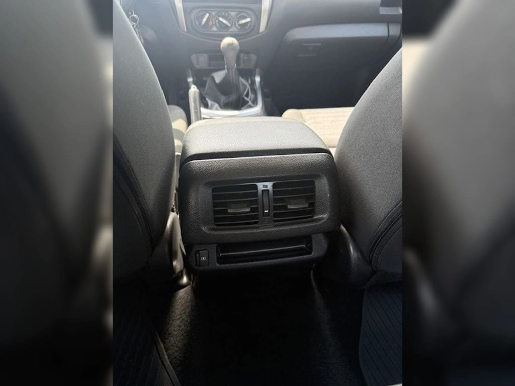 Nissan Navara D Cab 2.3 año 2023