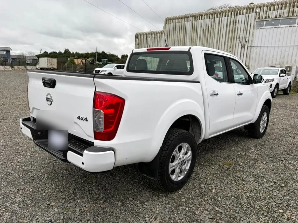 Nissan Navara D Cab Mt 4x4 2.3 año 2023