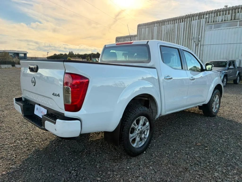 Nissan Navara D Cab Mt 4x4 2.3 Xe año 2023
